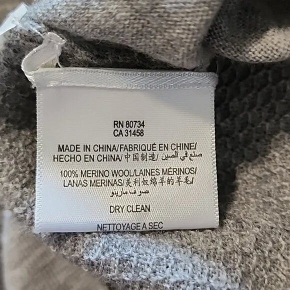 🦩 BCBG Max Azria merino wool Cardigan 🦩 - Picture 3 of 4